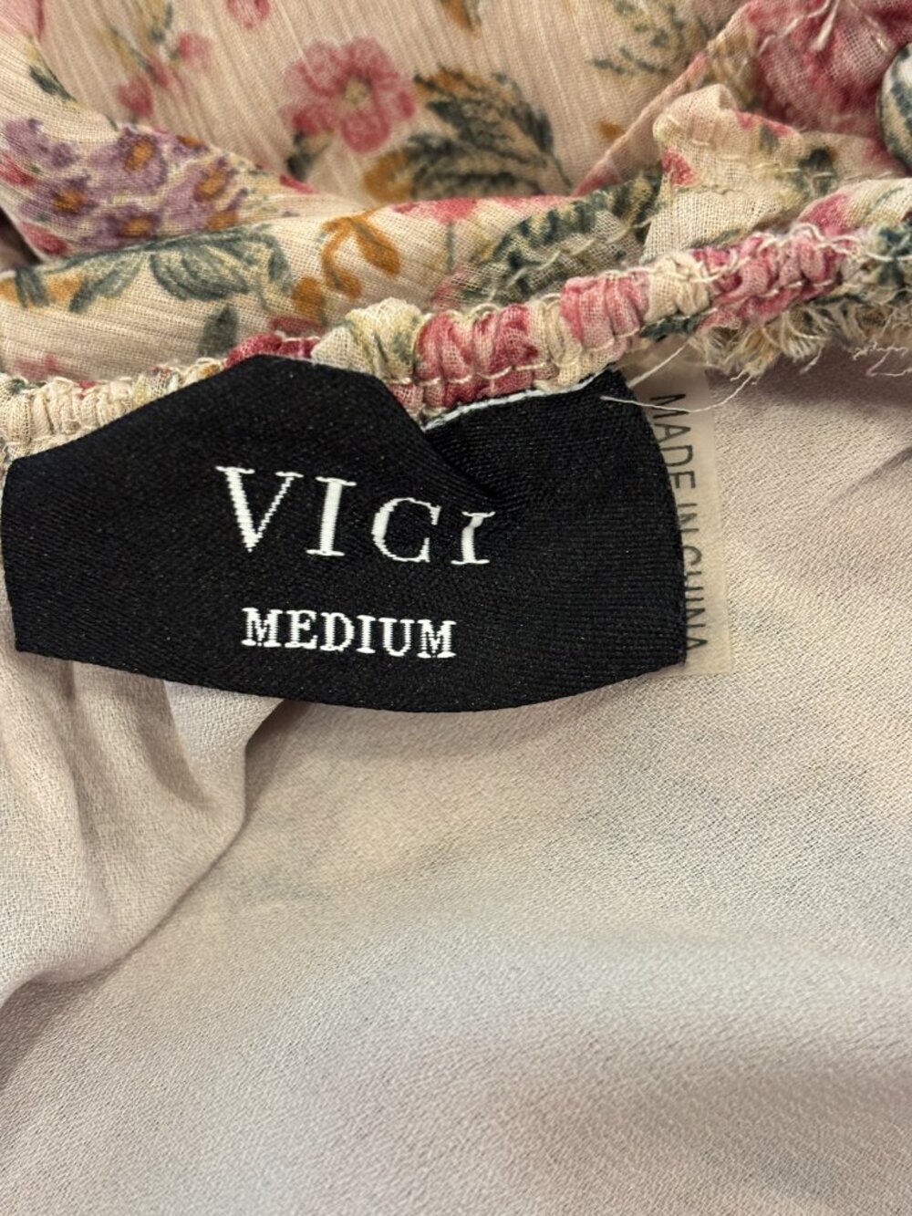 VICI Floral Off Shoulder Lace Sleeve Dress Medium Like New - Picture 4 of 6